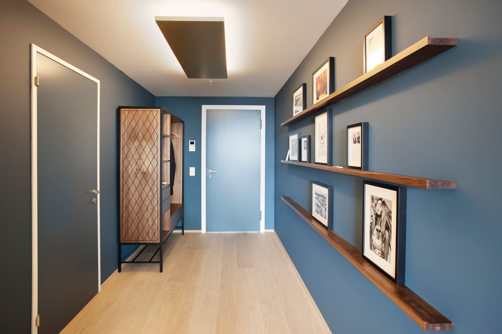 Penthouse, Zurich, Studio Frey Studio Frey Modern Corridor, Hallway and Staircase