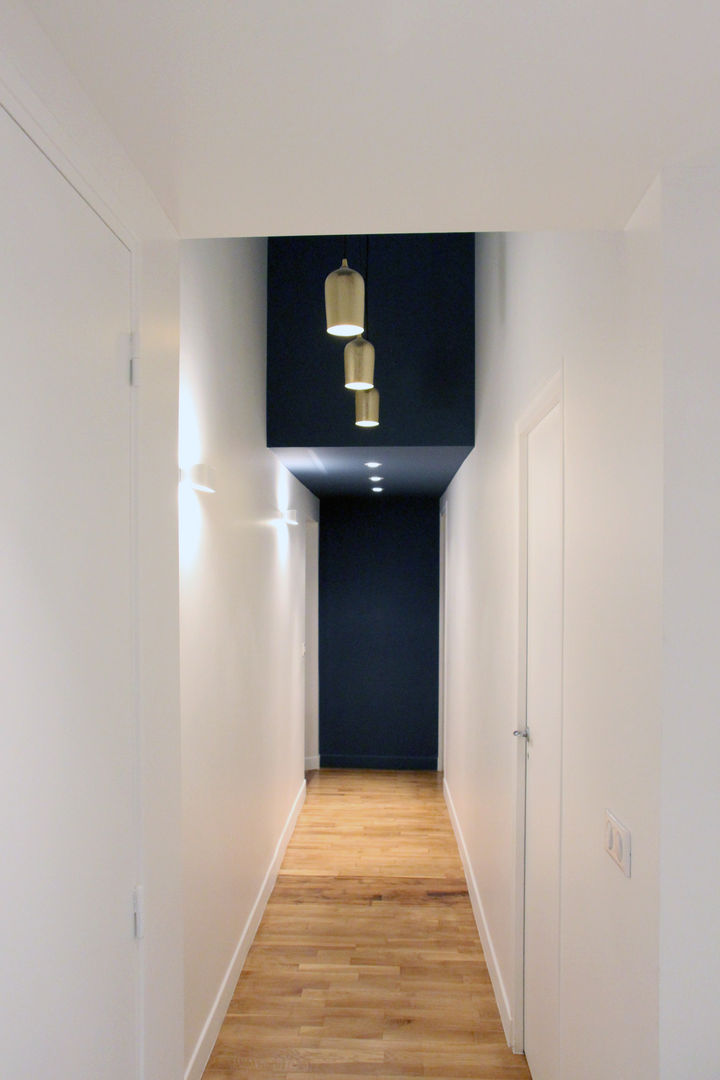 Appartement dans le Marais à Paris, Olivier Stadler Architecte Olivier Stadler Architecte الممر الحديث، المدخل و الدرج