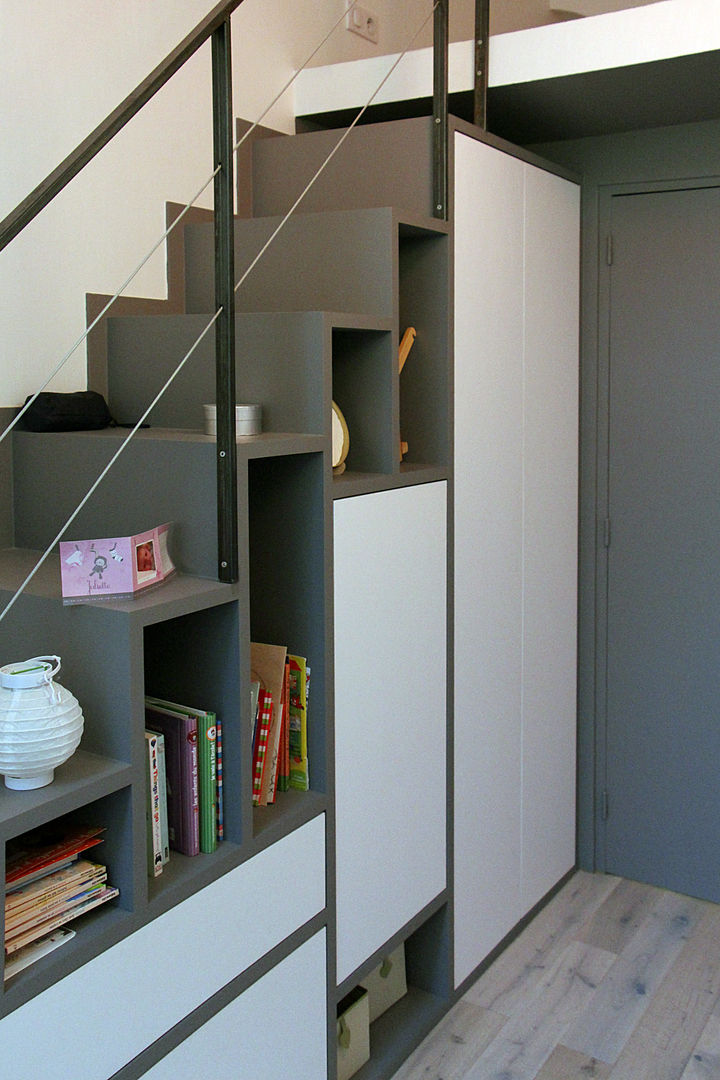 Appartement dans le Marais à Paris, Olivier Stadler Architecte Olivier Stadler Architecte Dormitorios infantiles modernos: Tablero DM