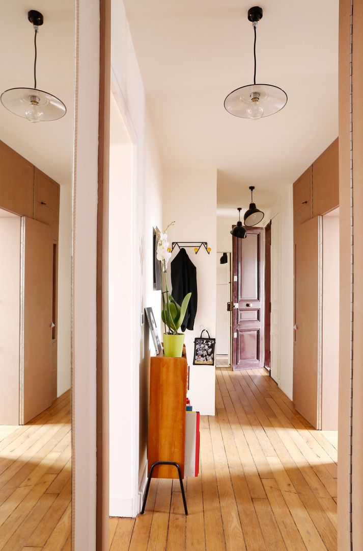 PLUS D'ESPACE, BKBS BKBS Scandinavian style corridor, hallway& stairs