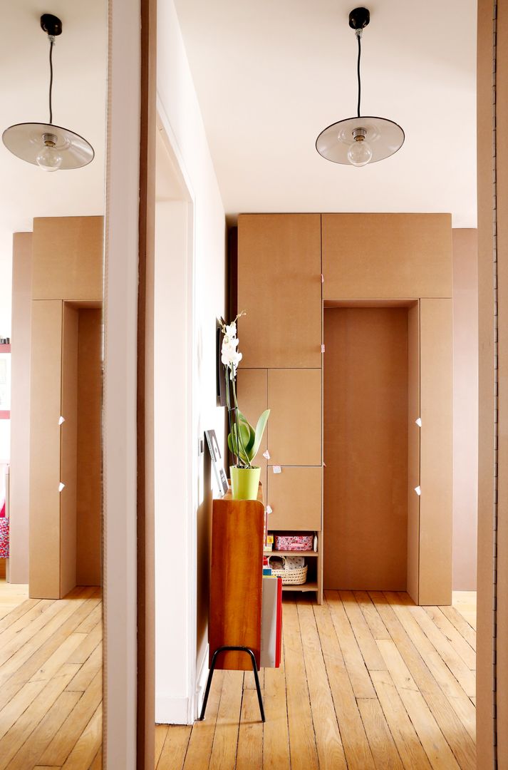 PLUS D'ESPACE, BKBS BKBS Scandinavian style corridor, hallway& stairs