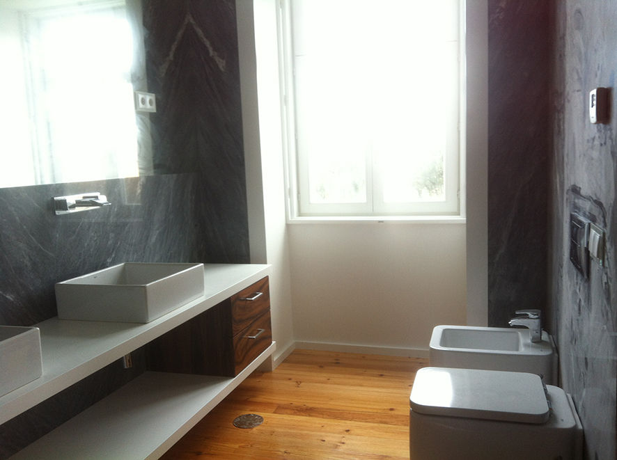 interior HUGO MONTE | ARQUITECTO Casas de banho modernas Madeira Acabamento em madeira casa de banho,instalação sanitária,lacado,madeirasanita,torneira,lavatorio,wc