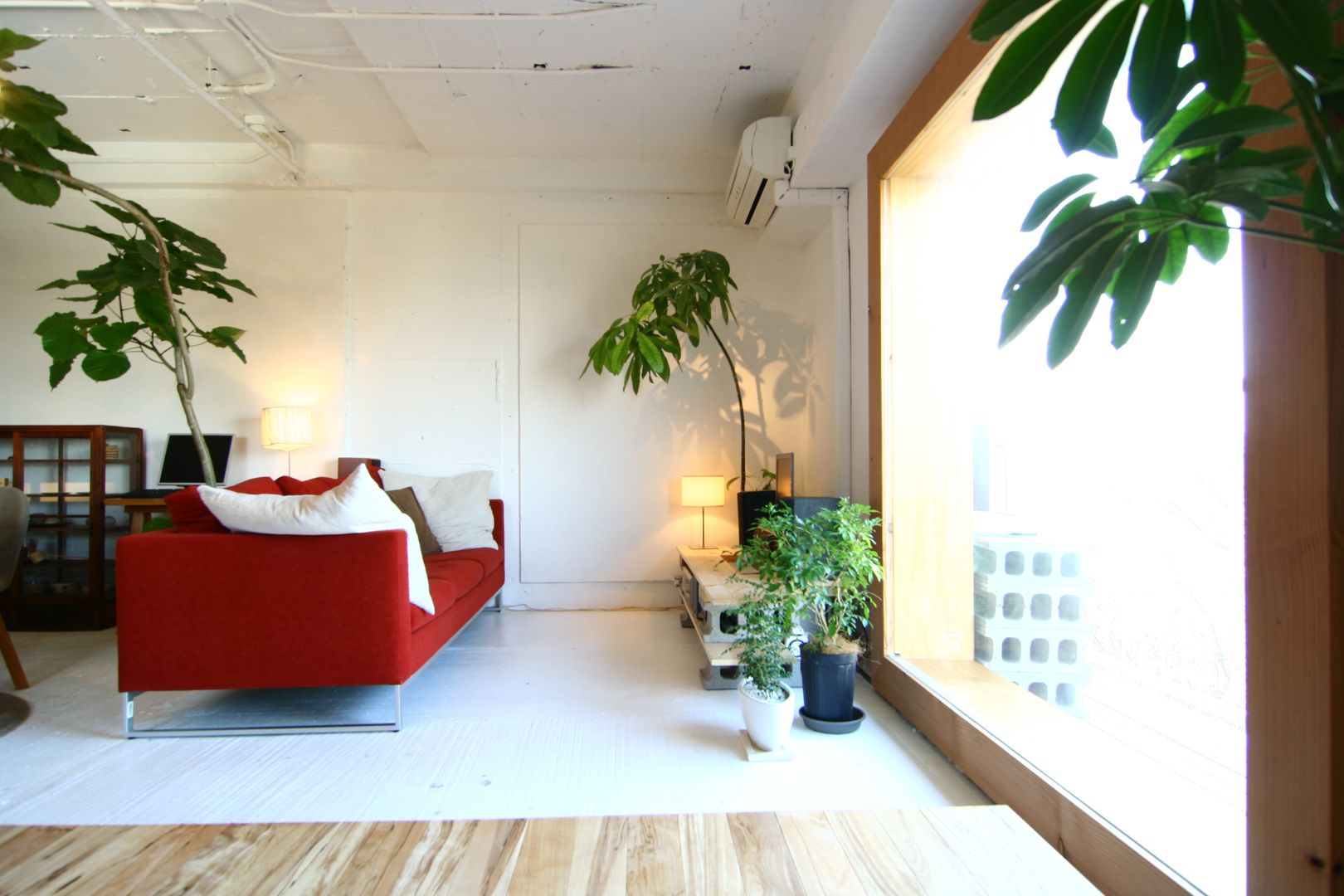 Apartment in Amizima, Mimasis Design／ミメイシス デザイン Mimasis Design／ミメイシス デザイン Modern living room