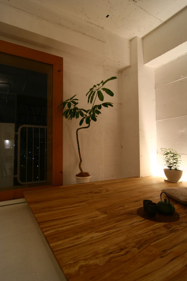 Apartment in Amizima, Mimasis Design／ミメイシス デザイン Mimasis Design／ミメイシス デザイン Salon moderne
