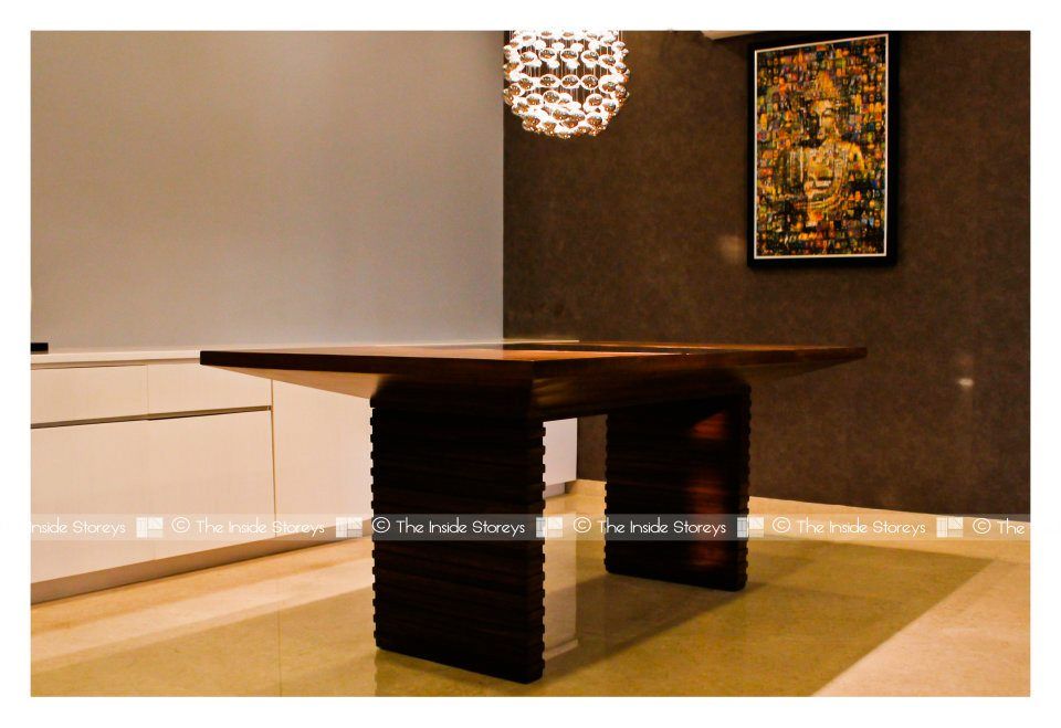 Dining Table with overhead chandelier homify Modern kitchen