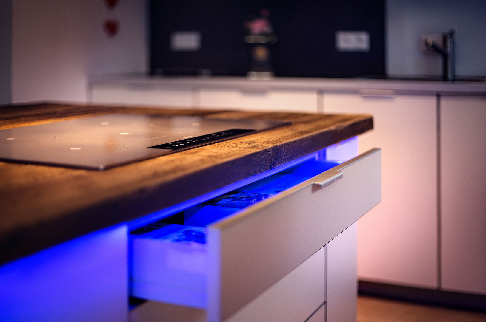 LED light edictum - UNIKAT MOBILIAR Rustic style kitchen