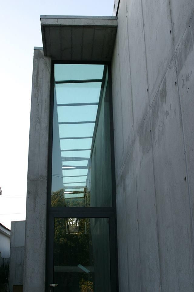 Private house building in Lousada (Portugal), Dynamic444 Dynamic444 Puertas y ventanas de estilo moderno