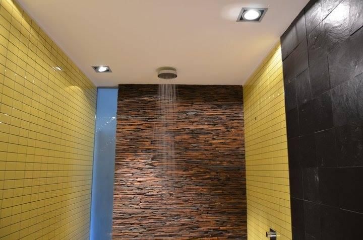 Private house building in Lousada (Portugal), Dynamic444 Dynamic444 Modern bathroom Slate