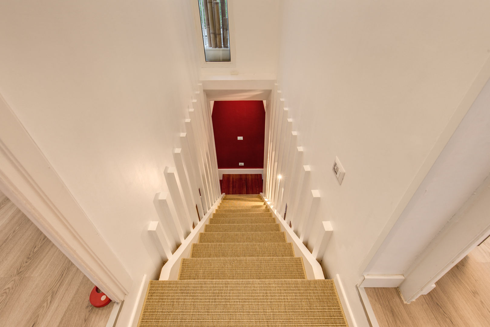 homify Modern Corridor, Hallway and Staircase