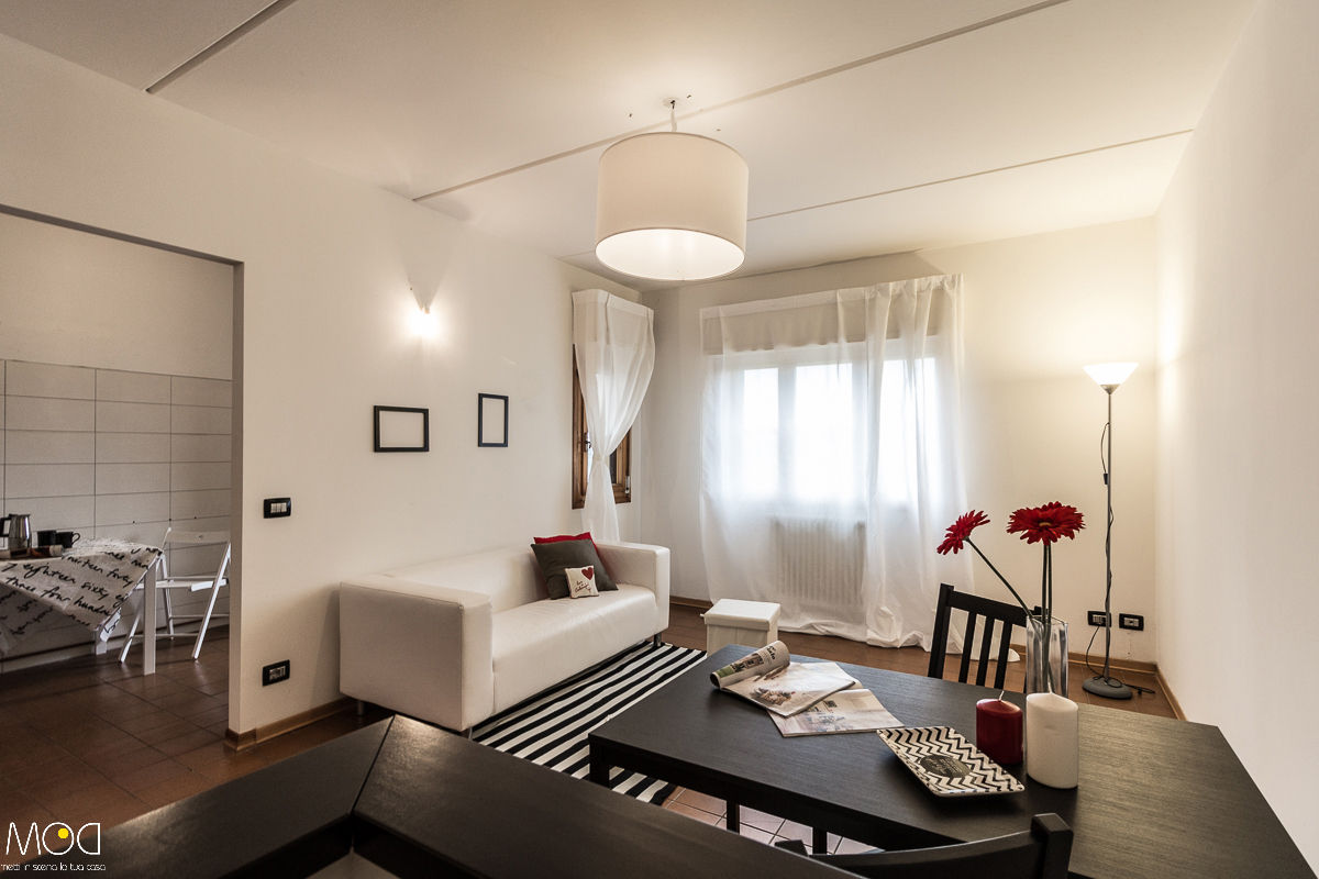 HOME STAGING_Caramello, Michela Galletti Architetto e Home Stager Michela Galletti Architetto e Home Stager Moderne woonkamers