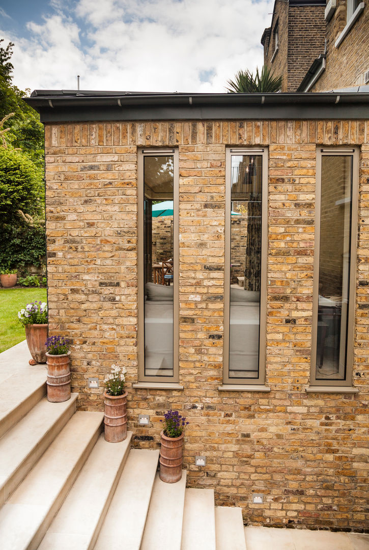 Clapham home, Warren Rosing Architects Warren Rosing Architects Classic style houses Bricks