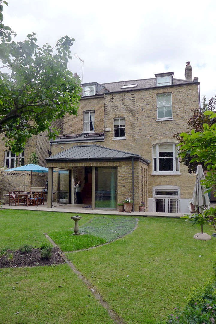 Clapham home, Warren Rosing Architects Warren Rosing Architects Classic style garden Stone