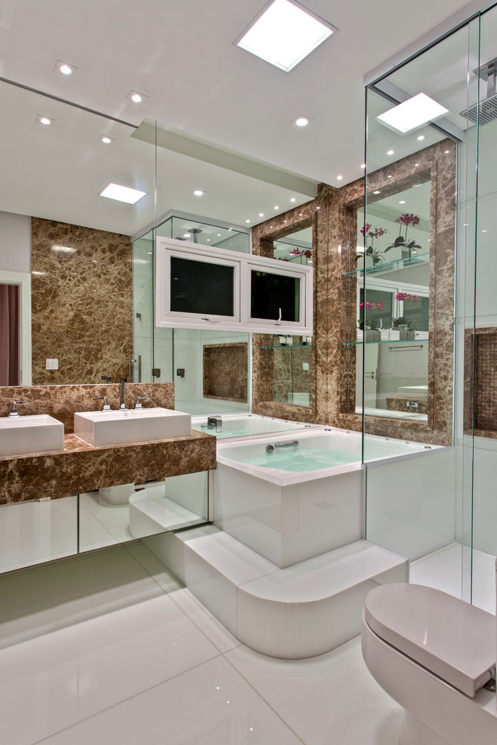 homify Modern bathroom سنگ مرمر