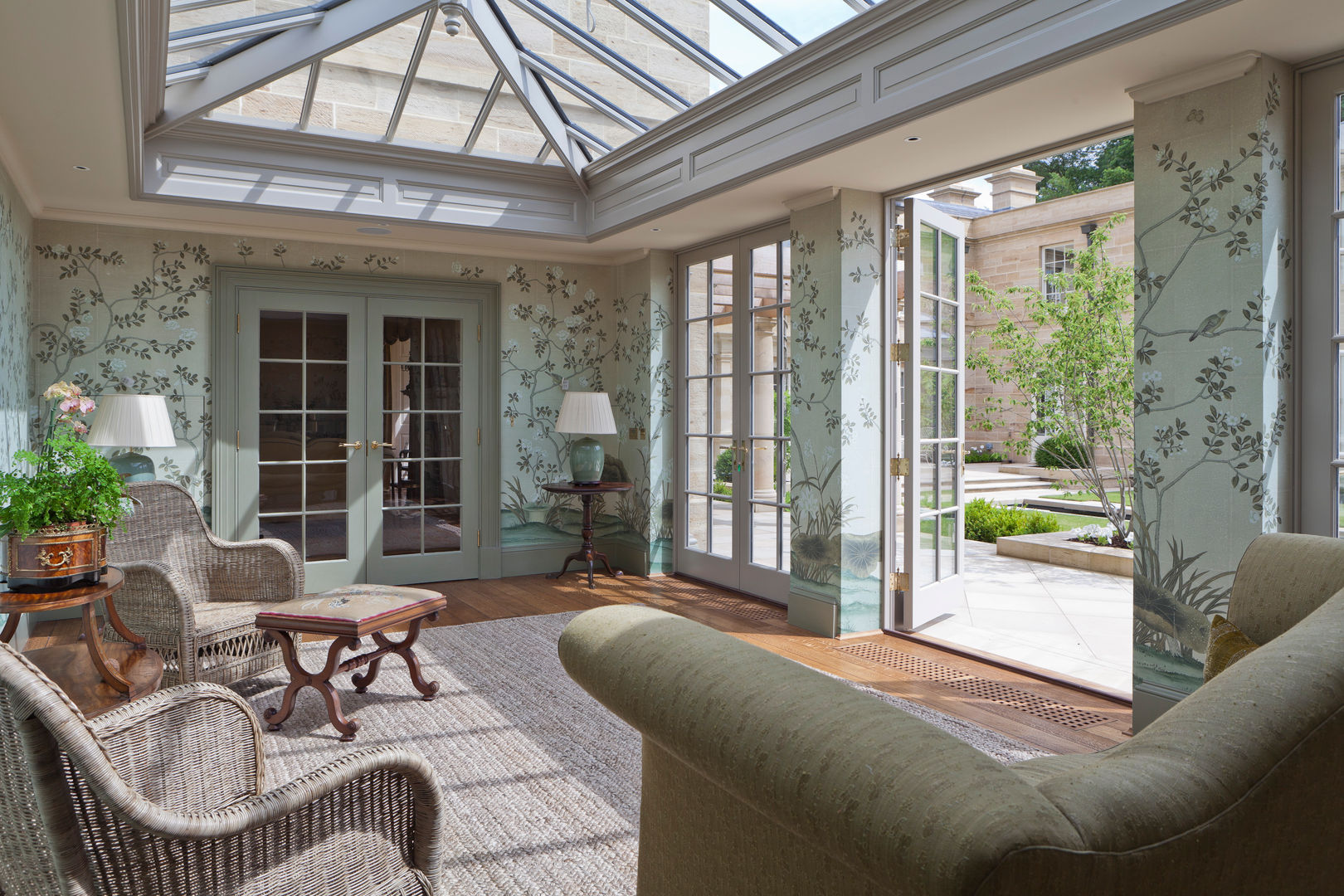 Impressive Twin Classical Orangeries - Sitting Room Vale Garden Houses Jardines de invierno clásicos Madera Acabado en madera