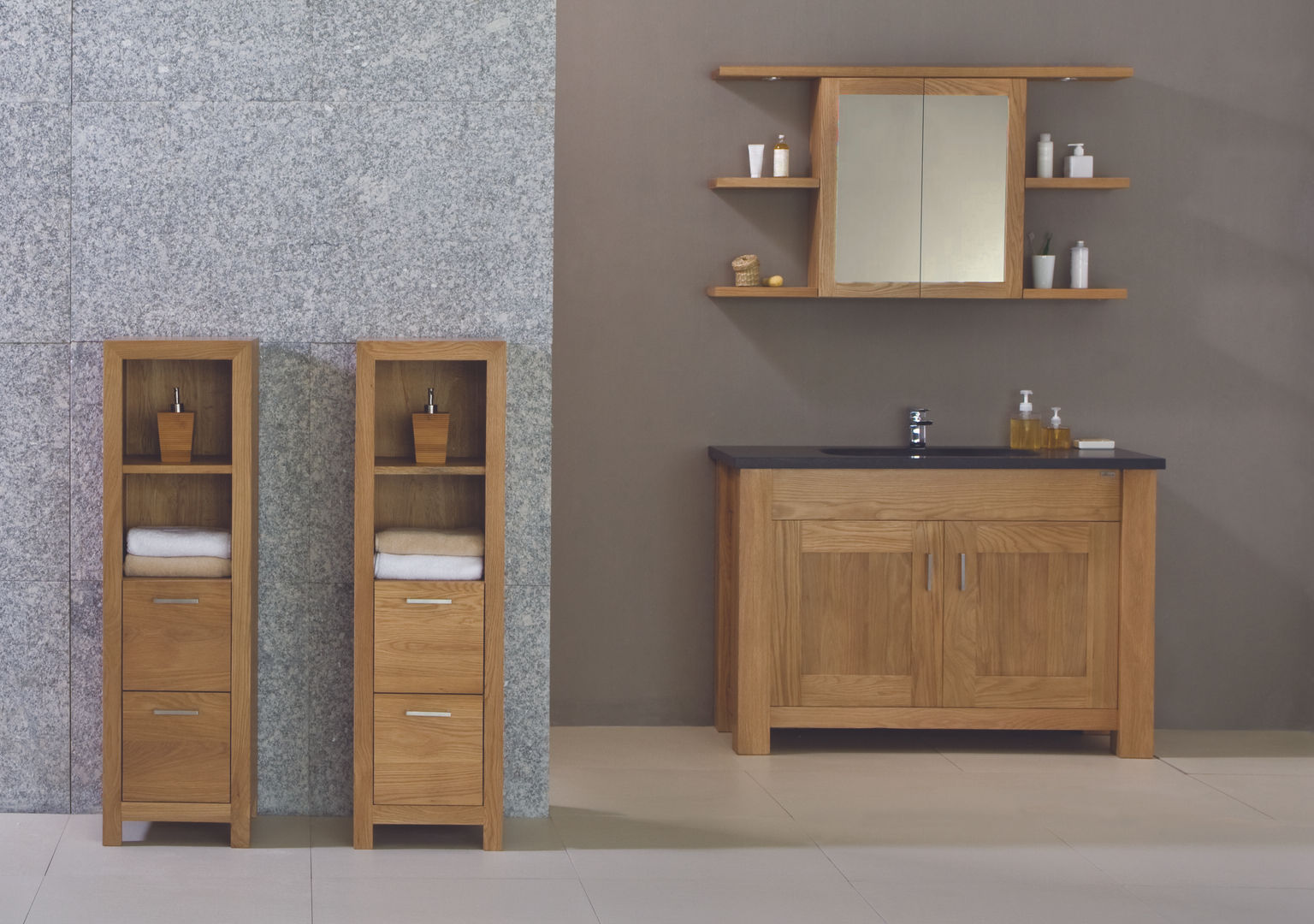 Oak Finesse Stonearth Interiors Ltd Scandinavian style bathroom Solid Wood Multicolored