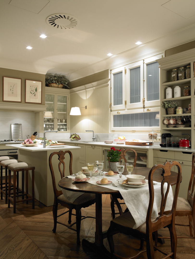 Una cocina de elegancia clásica, DEULONDER arquitectura domestica DEULONDER arquitectura domestica Klassieke keukens