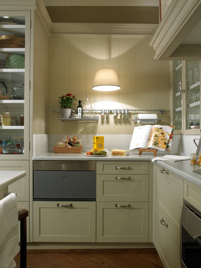 Una cocina de elegancia clásica, DEULONDER arquitectura domestica DEULONDER arquitectura domestica Classic style kitchen