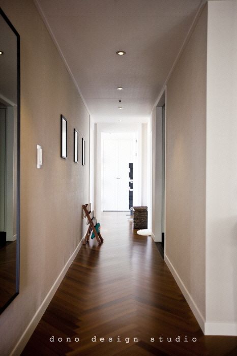 homify Corredores, halls e escadas modernos