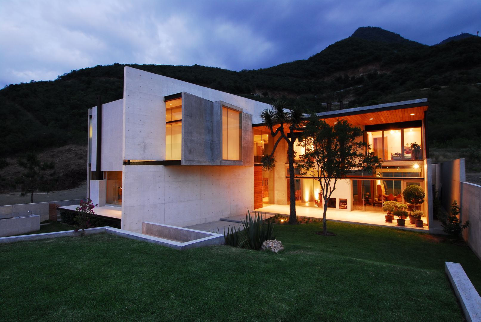 CASA B homify Casas estilo moderno: ideas, arquitectura e imágenes Concreto