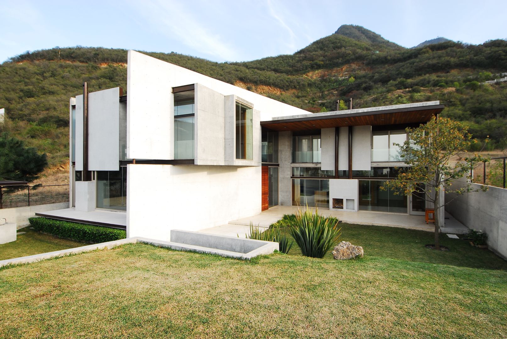 CASA B homify Casas estilo moderno: ideas, arquitectura e imágenes Concreto