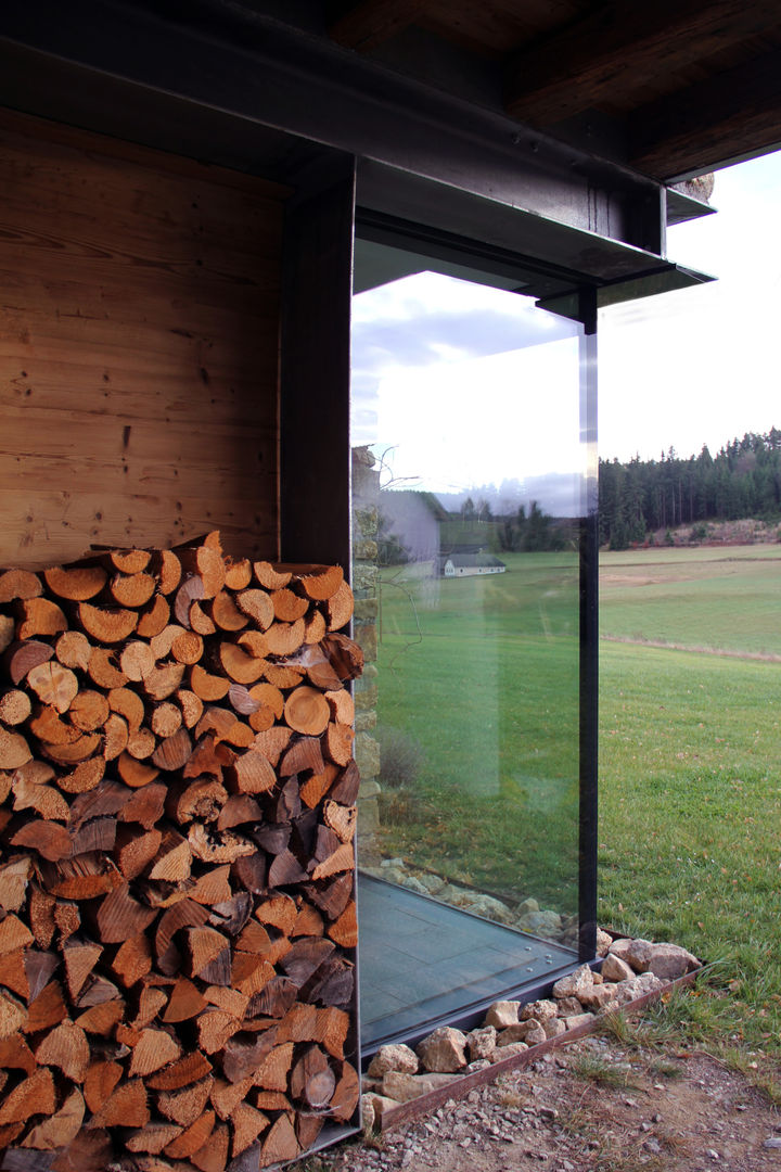 Stone under the wood, Architekt Zoran Bodrozic Architekt Zoran Bodrozic Modern windows & doors