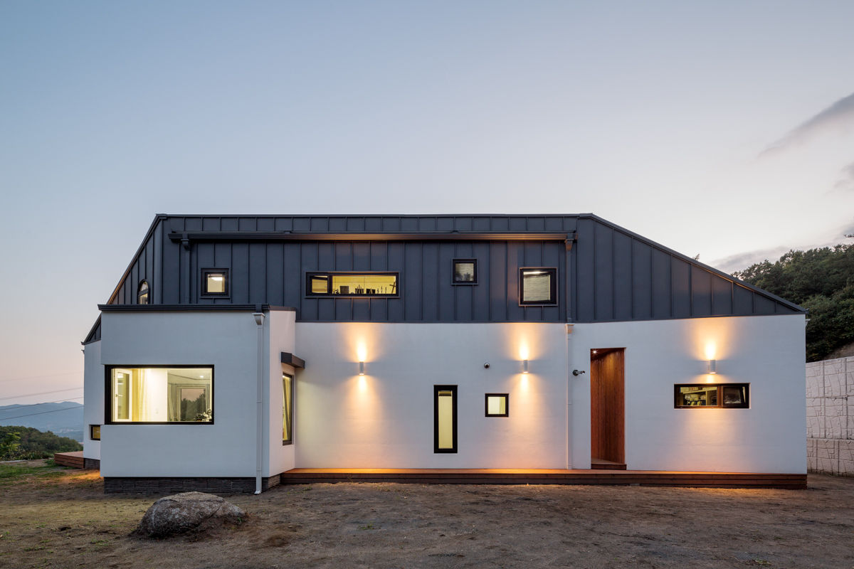 바위집( ROCK HOUSE ), B.U.S Architecture B.U.S Architecture Casas modernas