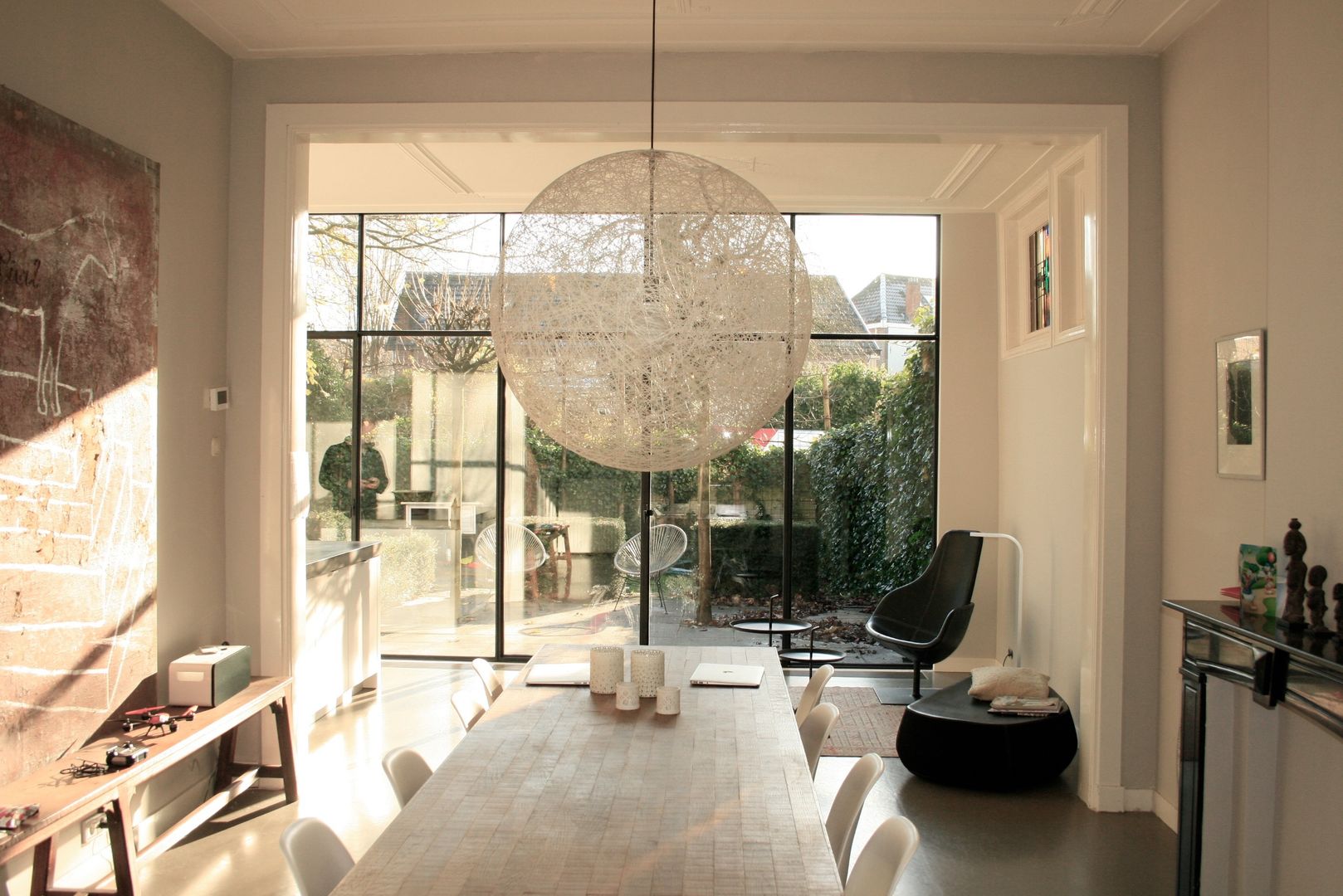 Neem een kijkje in een modern huis in Breda, ddp-architectuur ddp-architectuur Salas de jantar minimalistas Metal