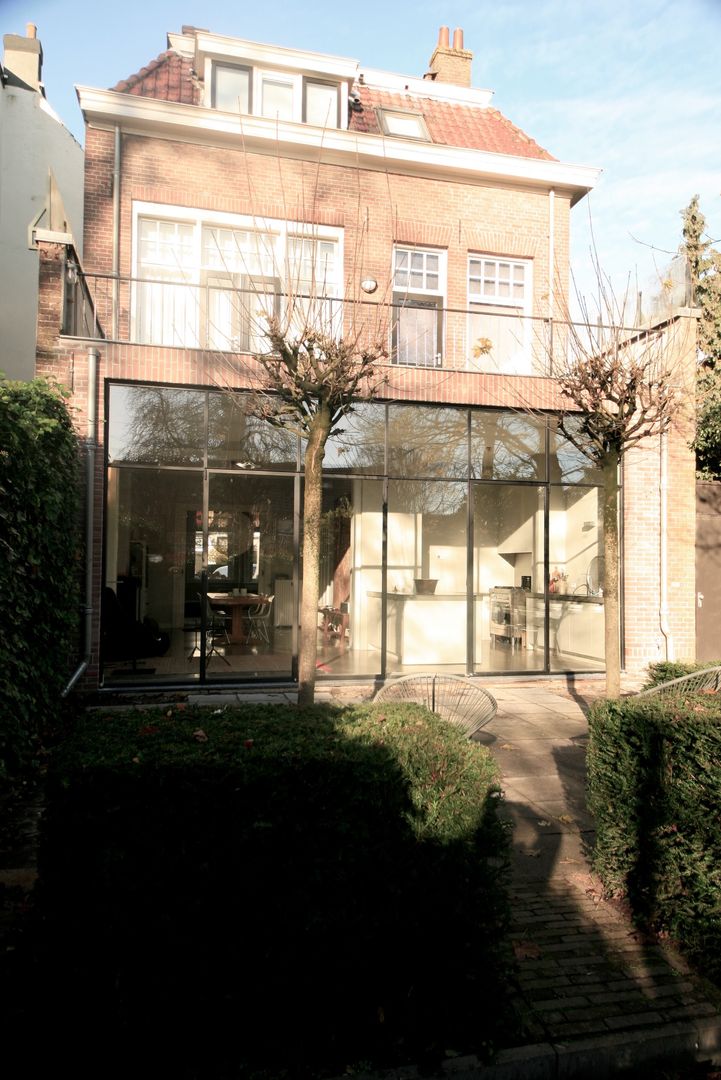 Neem een kijkje in een modern huis in Breda, ddp-architectuur ddp-architectuur منازل فلز