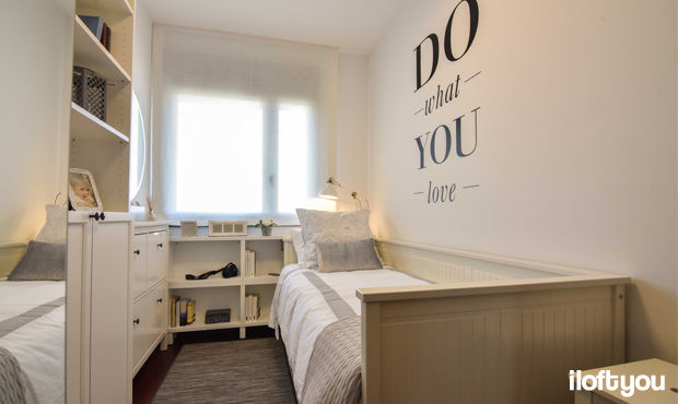 Piso en Mirasol, iloftyou iloftyou Moderne Schlafzimmer Nachttische