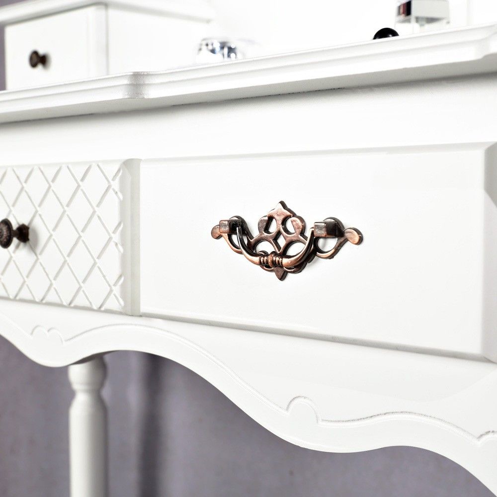 homify Bedroom MDF Dressing tables