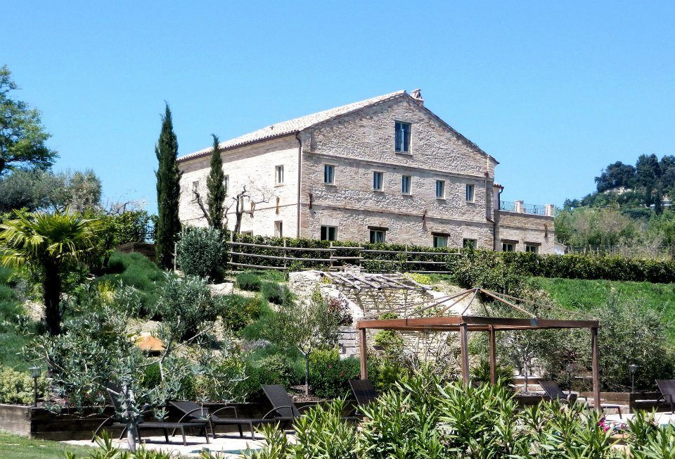 Casa Leopardi, Ing. Vitale Grisostomi Travaglini Ing. Vitale Grisostomi Travaglini Rustik Evler