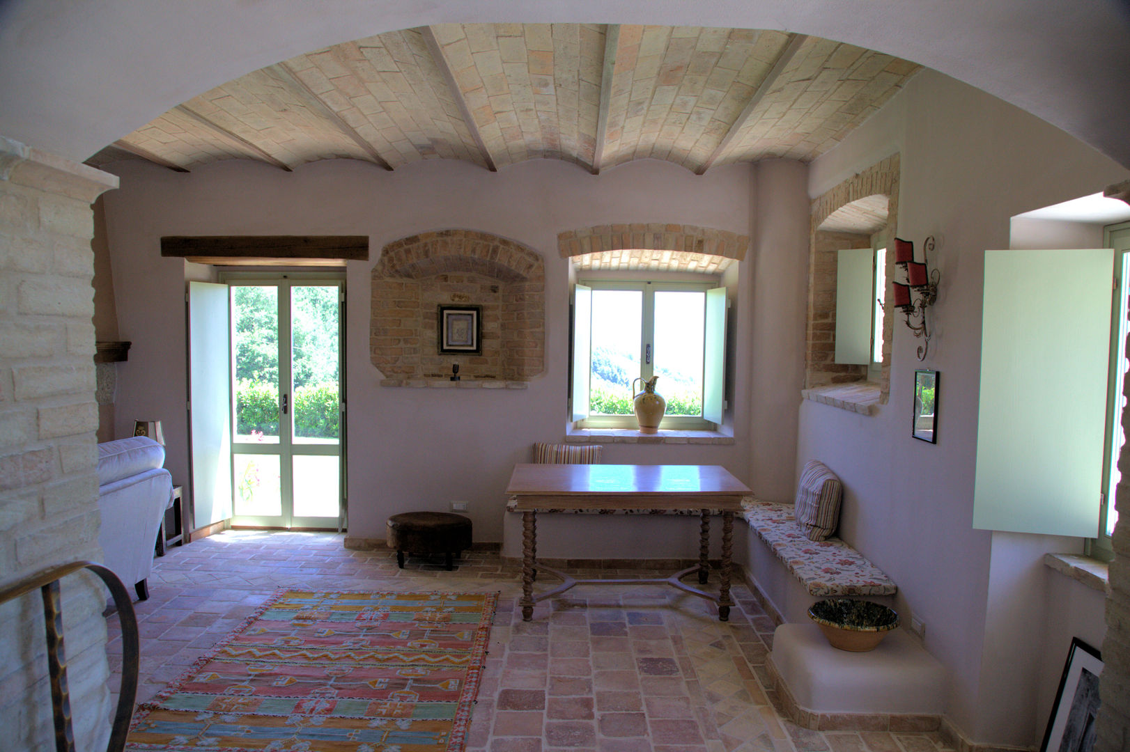 Casa Leopardi, Ing. Vitale Grisostomi Travaglini Ing. Vitale Grisostomi Travaglini Rustic style corridor, hallway & stairs