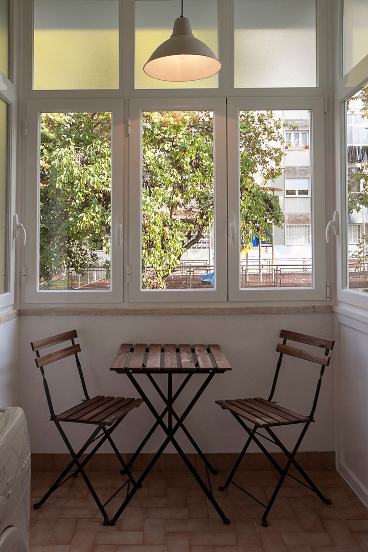 Casa para estudantes, Staging Factory Staging Factory Balcones y terrazas de estilo minimalista Madera Acabado en madera Mobiliario