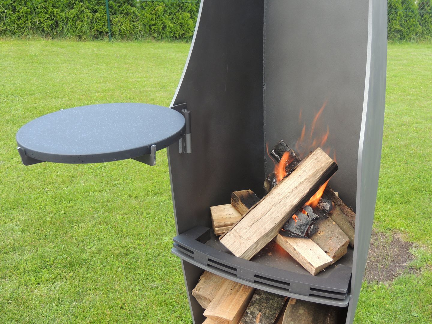 Skulptur / Feuerstelle / Grill, MABADESIGN MABADESIGN สวน เหล็ก เตาผิงและเตาบาร์บีคิว