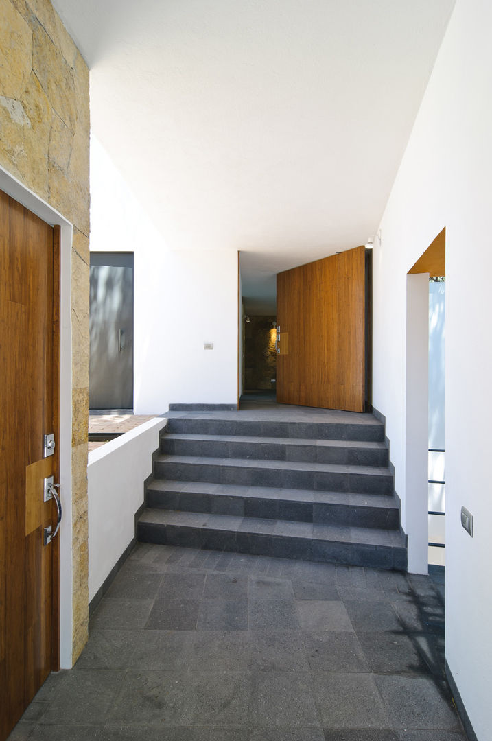 Casa La Lagartija, alexandro velázquez alexandro velázquez Moderne gangen, hallen & trappenhuizen