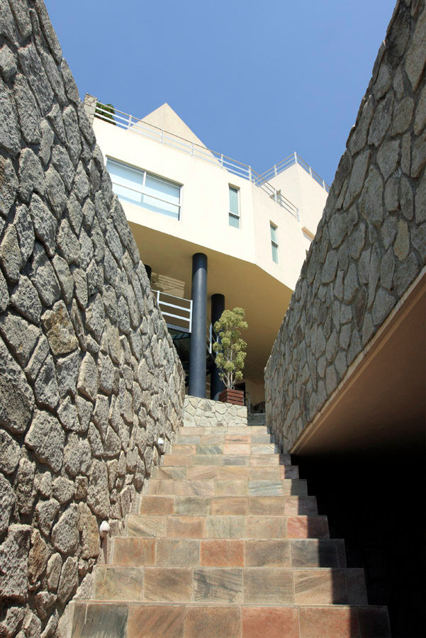 Casa M, alexandro velázquez alexandro velázquez 現代風玄關、走廊與階梯