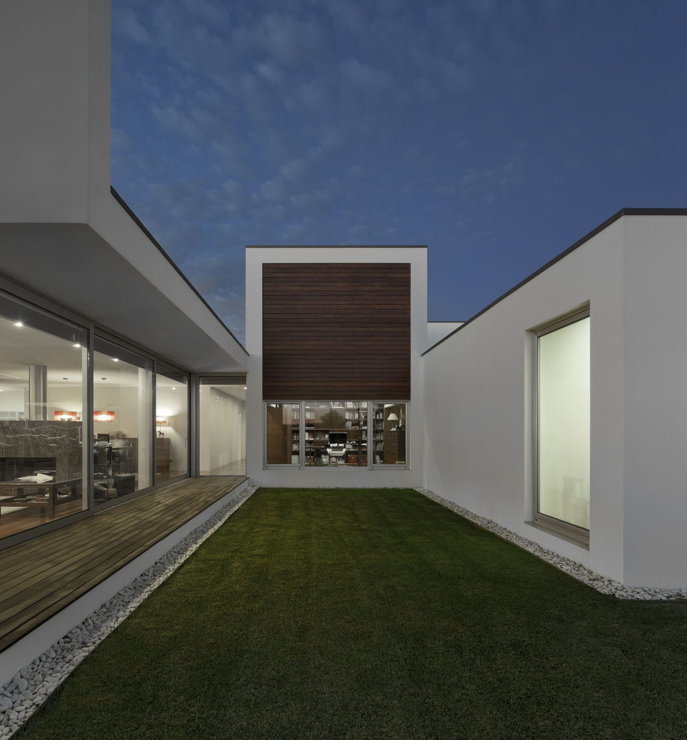 Aradas House, RVDM, Arquitectos Lda RVDM, Arquitectos Lda Casas modernas