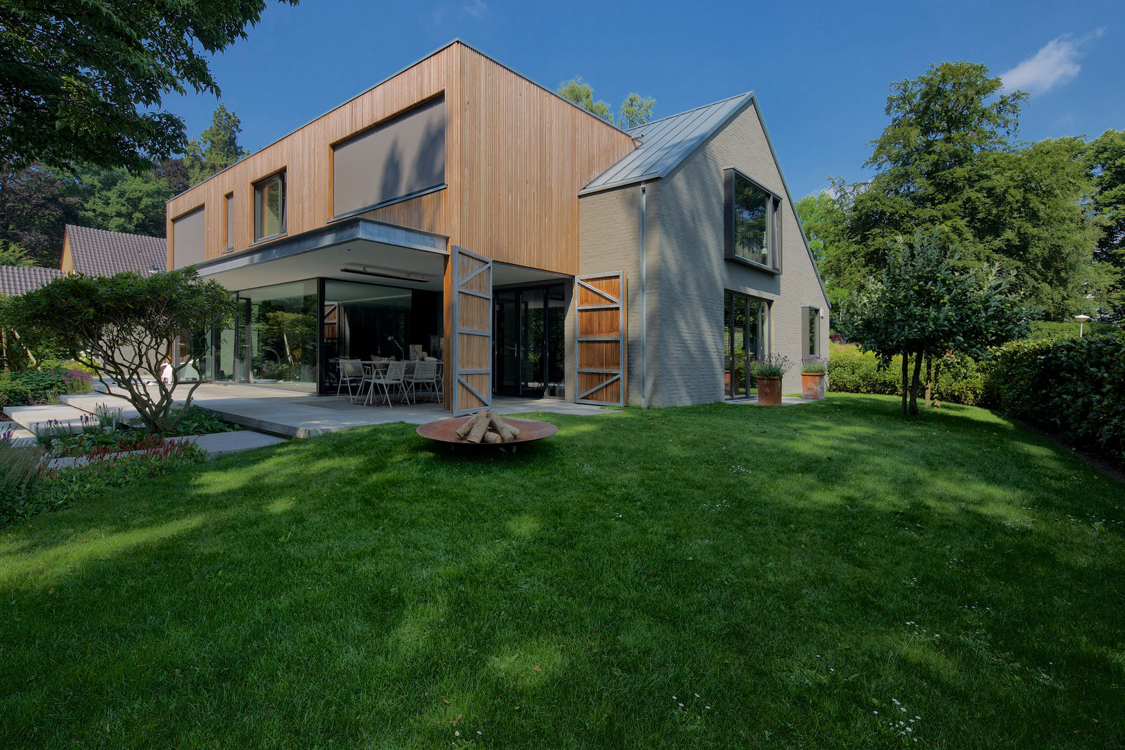 Modern amfitheater op oude stuwwal, Jaap Sterk Jaap Sterk Jardines modernos Concreto