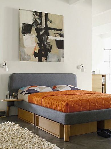 Parallel Queen Bed & Under-Bed Storage Design Within Reach Mexico Dormitorios de estilo moderno Textil Ámbar/Dorado Camas y cabeceras