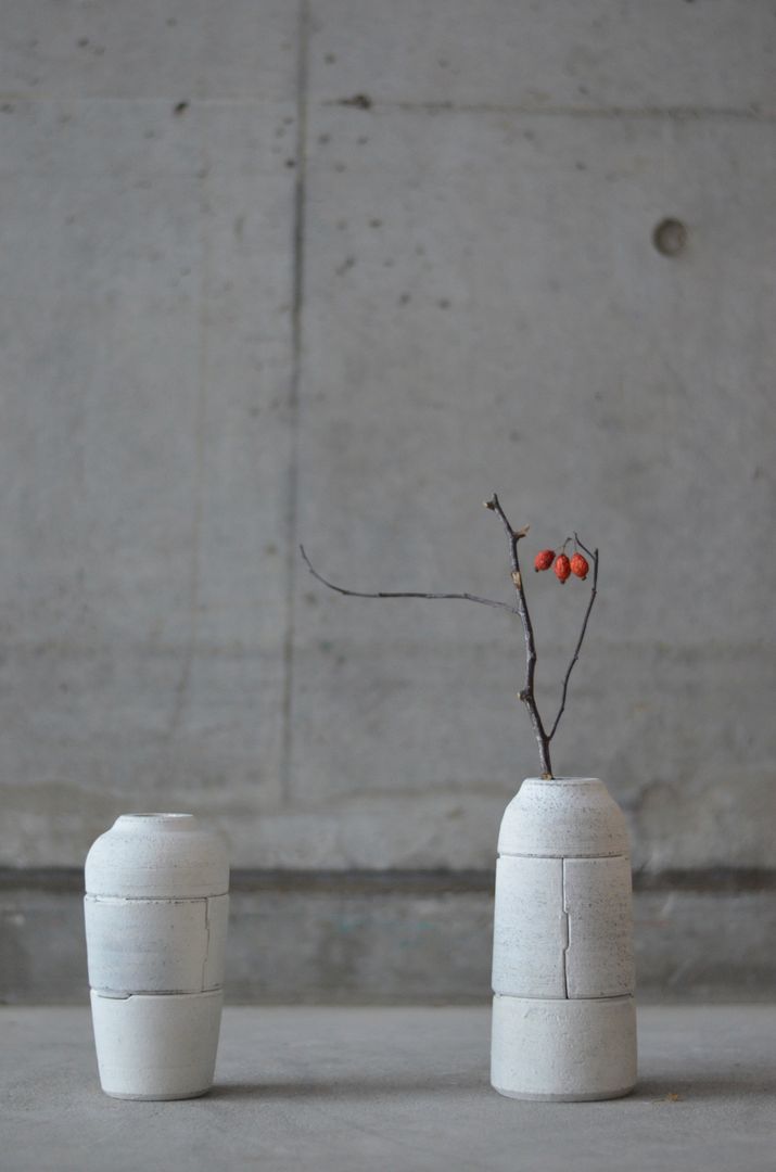 使い込まれた型の花器, Yusuke Hatakeyama Yusuke Hatakeyama オリジナルデザインの テラス 陶器 植物＆花