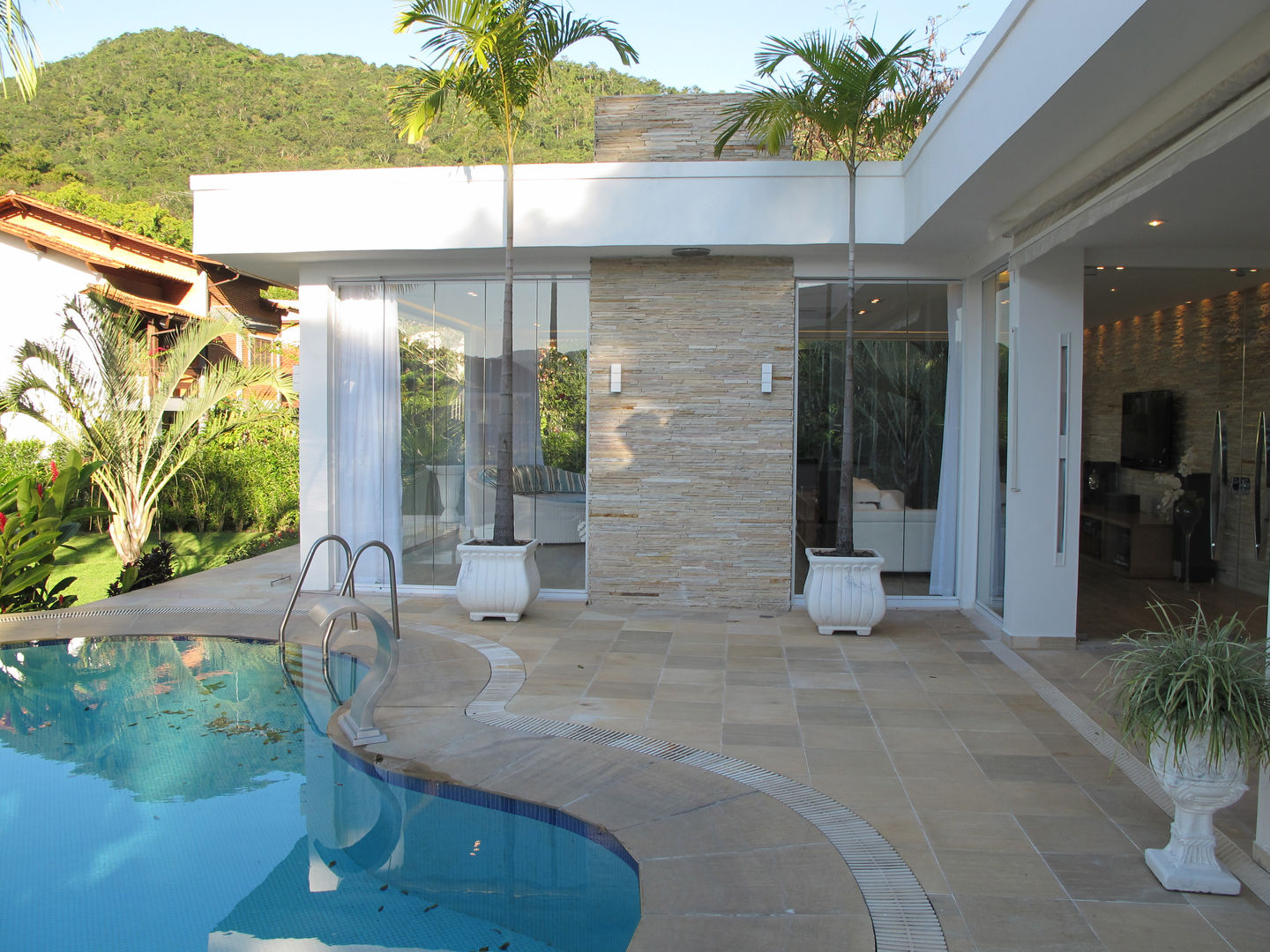 homify Piscinas modernas