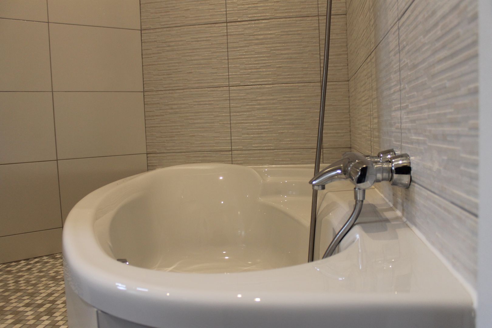 salle de bain à STRASBOURG, Agence ADI-HOME Agence ADI-HOME モダンスタイルの お風呂