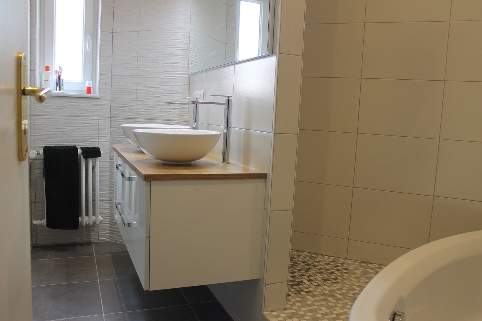 salle de bain à STRASBOURG, Agence ADI-HOME Agence ADI-HOME モダンスタイルの お風呂