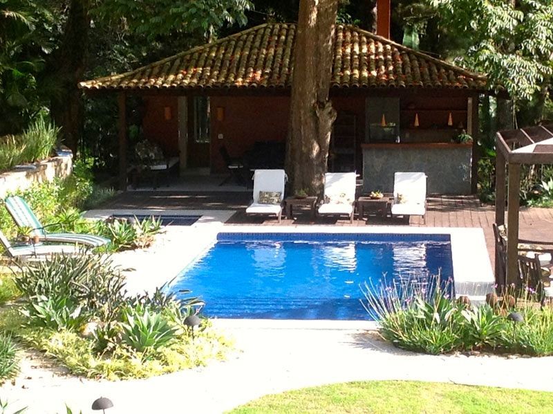 CASA CORRÊAS, Maria Claudia Faro Maria Claudia Faro Tropical style pool