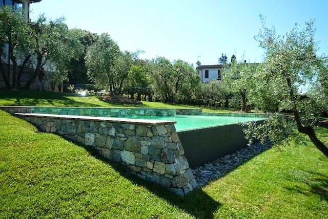 Intervento di ristrutturazione ed arredamento villetta e progetto e direzione lavori di una piscina, Architetto Serena Lugaresi Architetto Serena Lugaresi Classic style pool