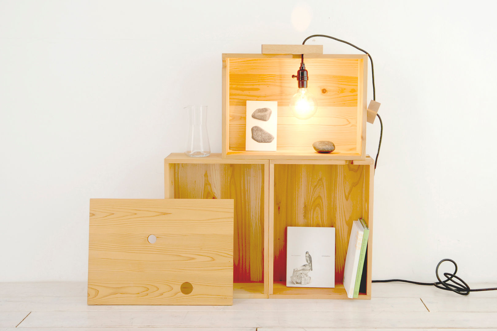 see-saw, 暮らすひと暮らすところ 暮らすひと暮らすところ Minimalist living room Wood Wood effect Storage