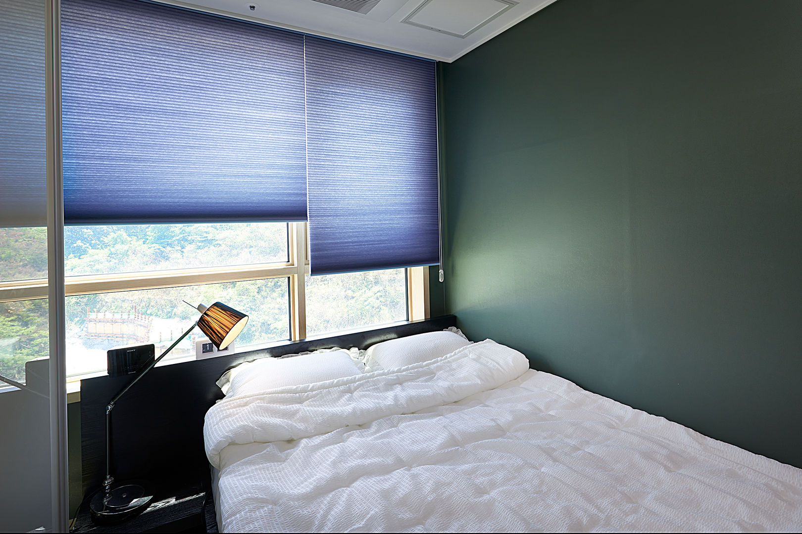 Colorful Small House housetherapy Modern Bedroom