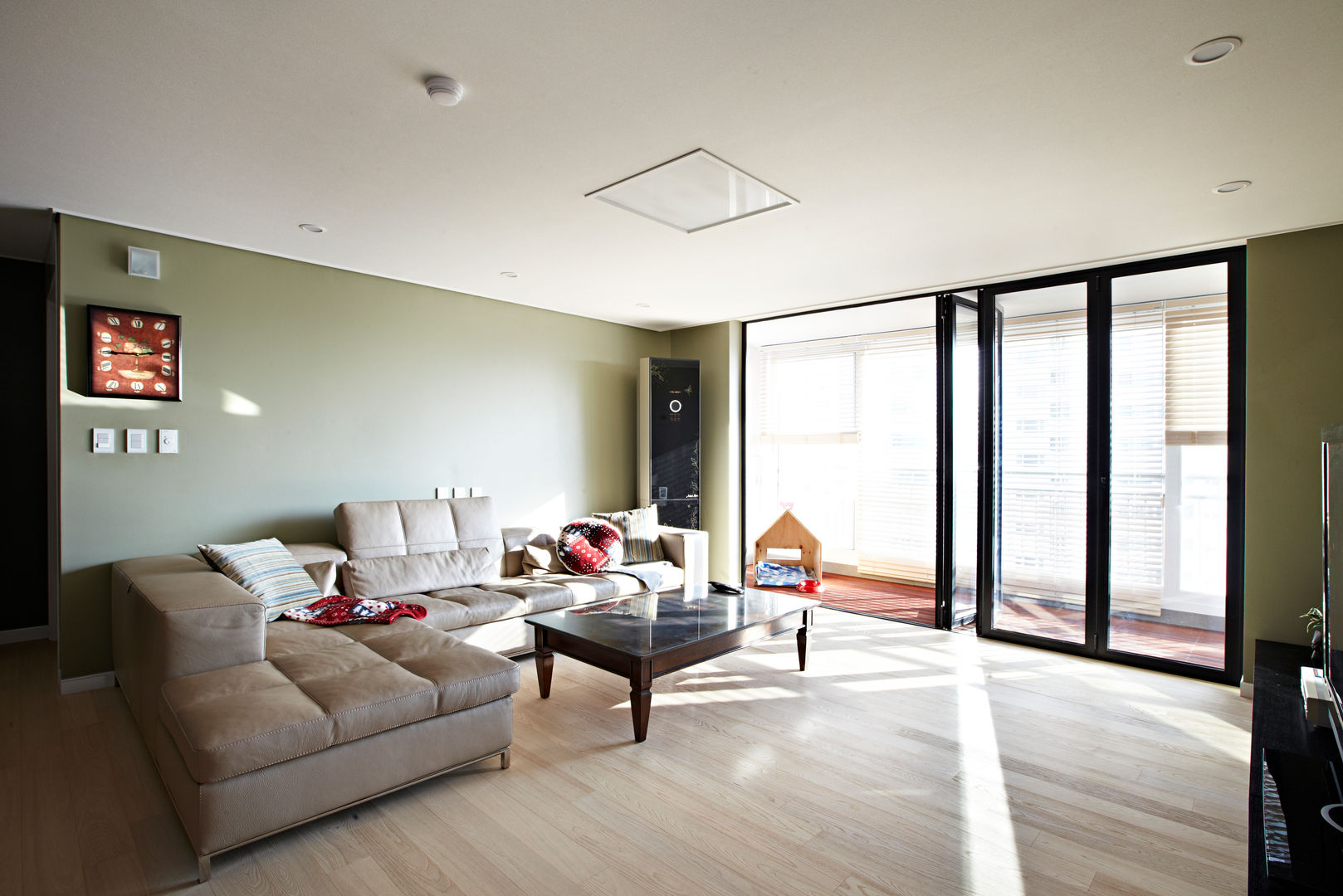 Urban Morden House, housetherapy housetherapy 모던스타일 거실