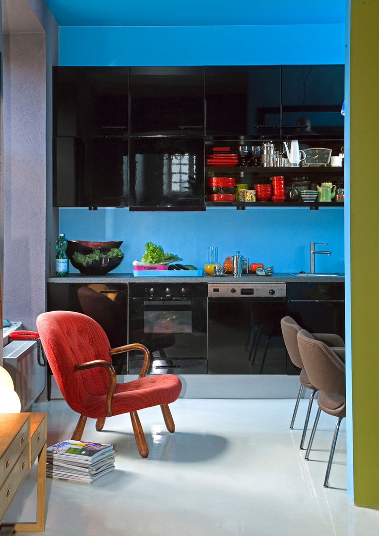 Blau-schwarze Küche im Retro-Stil Baltic Design Shop Ausgefallene Küchen