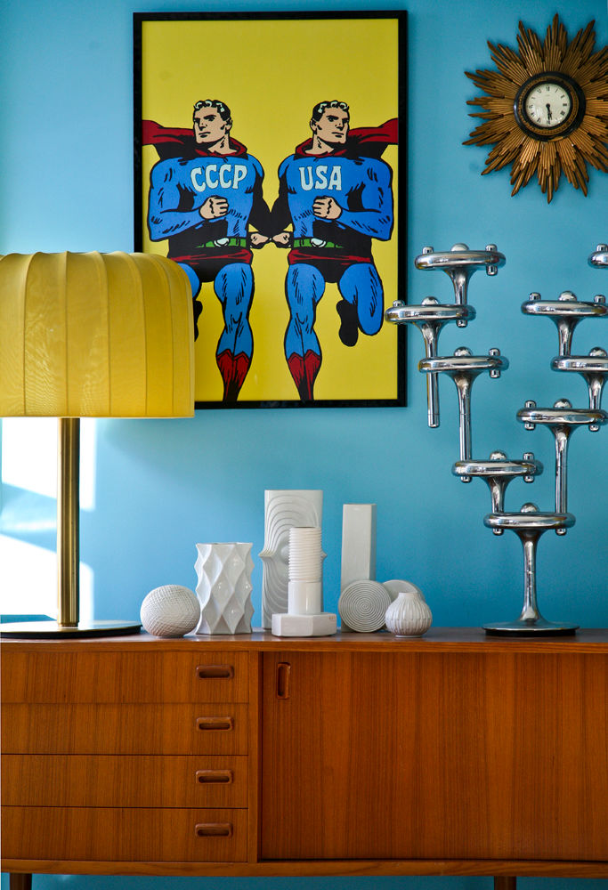 Außergewöhnliche Retro-Wohnung des estnischen Fotografen Toomas Volkmann, Baltic Design Shop Baltic Design Shop オリジナルデザインの リビング